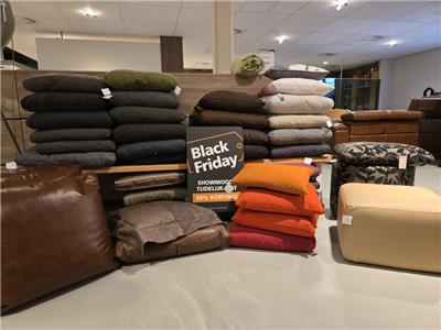 Lederland UTRECHT Showroommodel diverse kussens en poefen